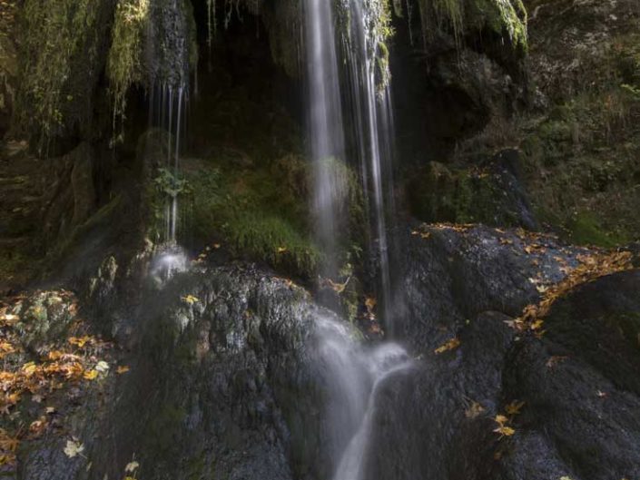 Filé d'eau sur la cascade du Val