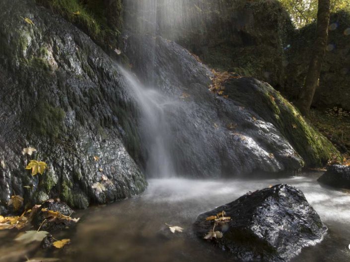 Filé d'eau sur le point de chute