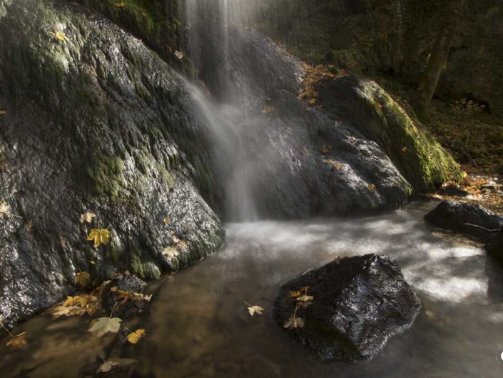 Photo de cascade avec filé d'eau