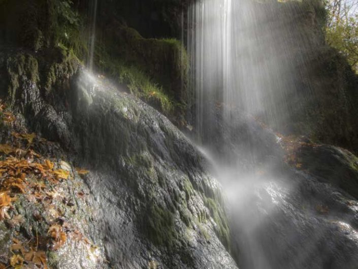 Poétique filé d'eau sur cascade