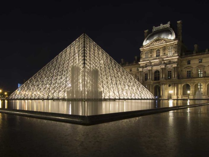 Photographie nocturne Pyramides du Louvre