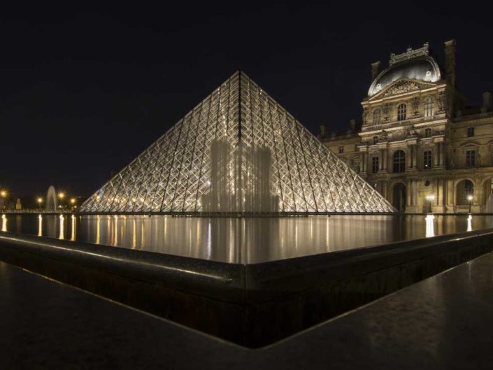 Photographie nuit bassins Pyramides du Louvre