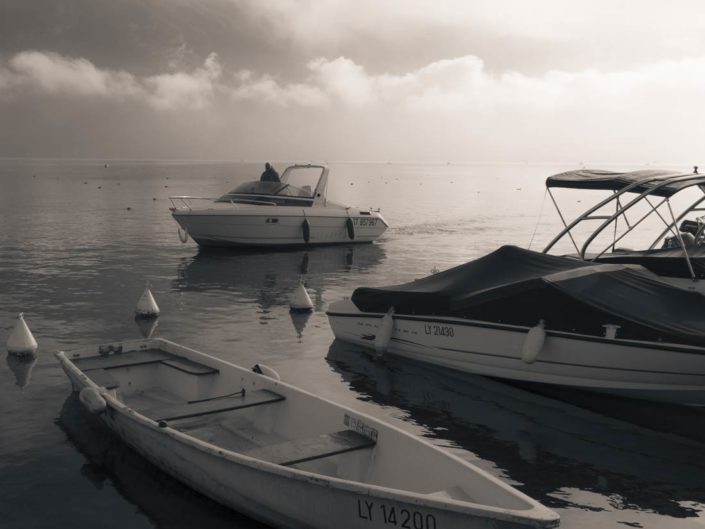 Photographie virage partiel bateau sur lac d'Annecy