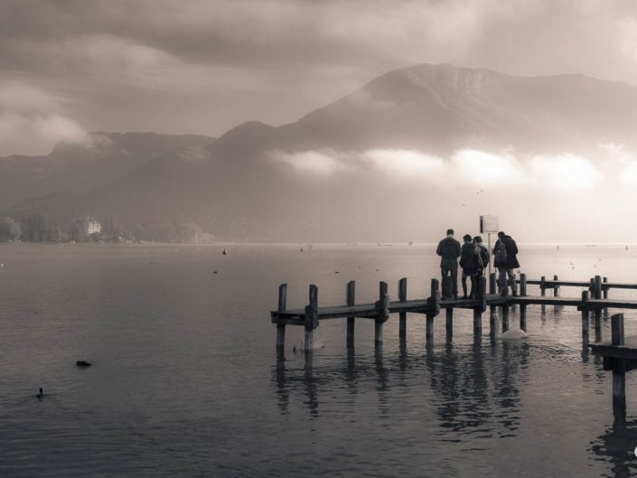 Photographie virage partiel pontons sur lac d'Annecy